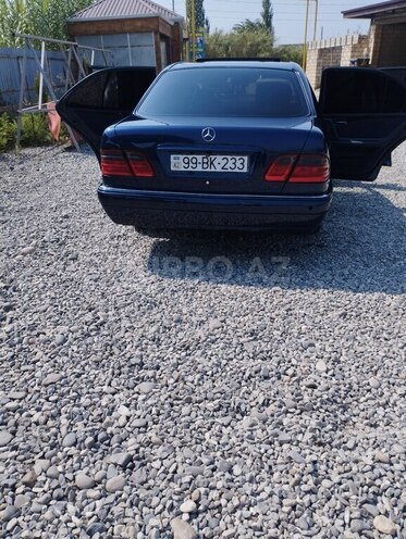 Mercedes E 230-3