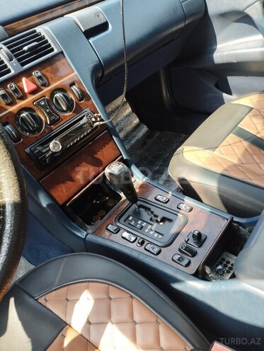 Mercedes E 230-4