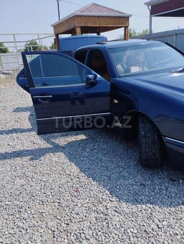Mercedes E 230-6