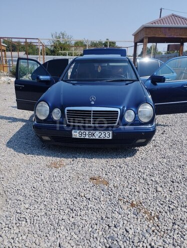 Mercedes E 230-1