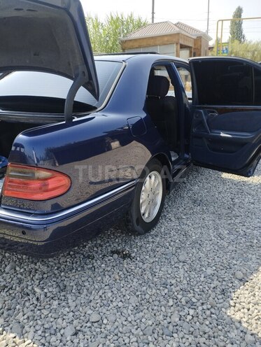 Mercedes E 230-8
