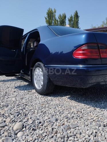 Mercedes E 230-10