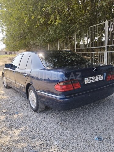 Mercedes E 230-12
