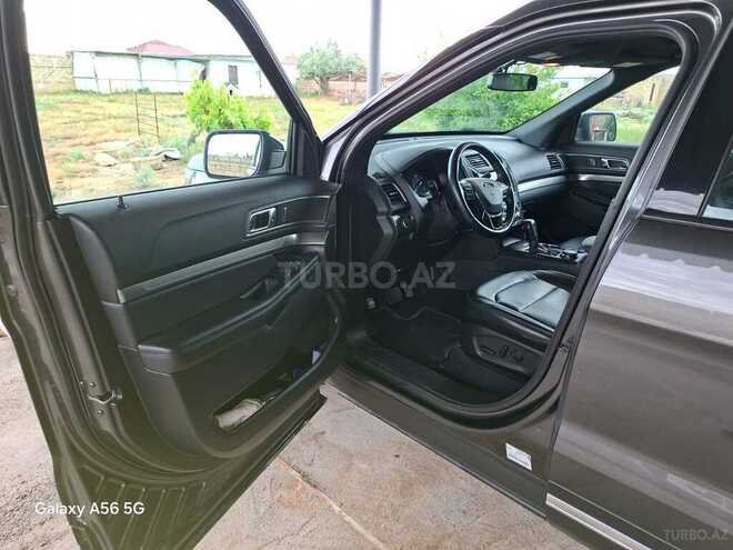 Ford Explorer-7