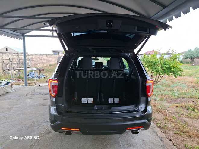 Ford Explorer-5