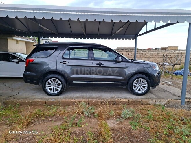Ford Explorer-3