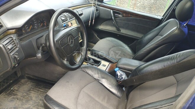 Mercedes E 200-5