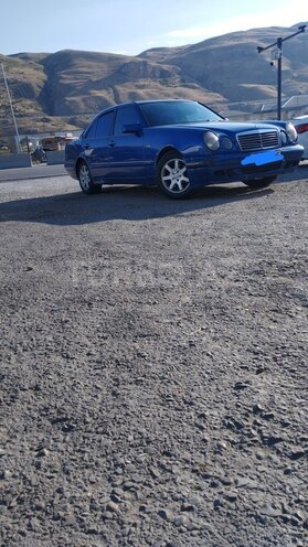 Mercedes E 200-2