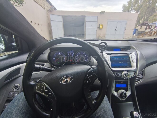 Hyundai Elantra-3