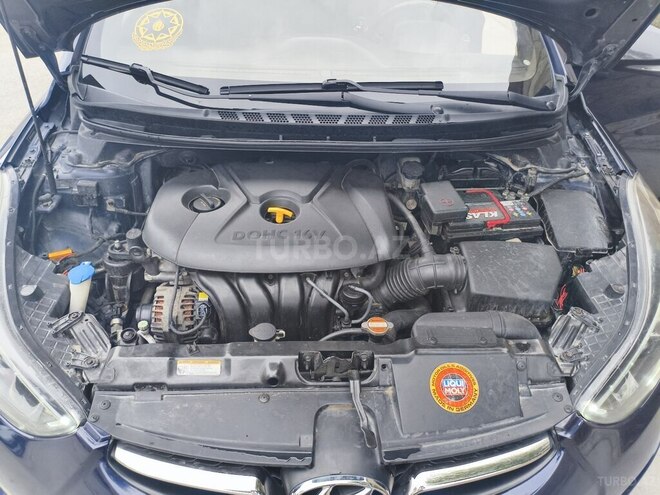 Hyundai Elantra-4