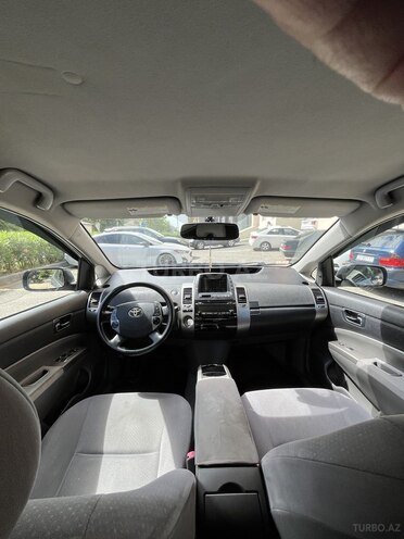 Toyota Prius-8