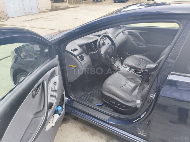 Hyundai Elantra-9