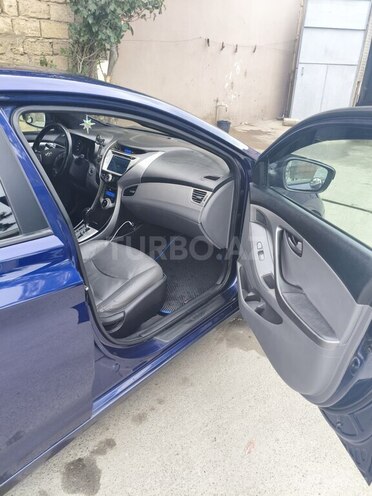 Hyundai Elantra-7