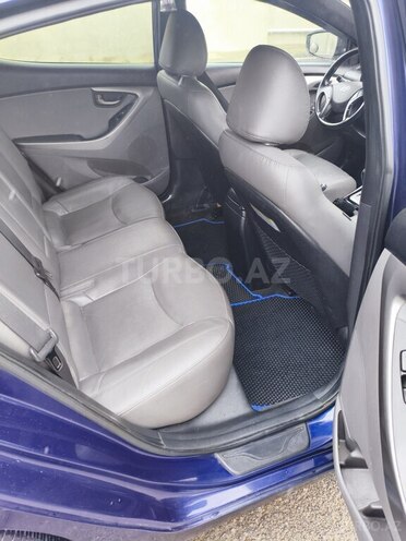 Hyundai Elantra-10