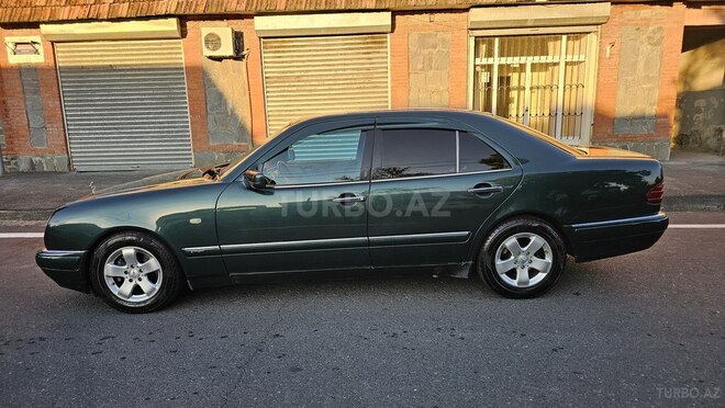 Mercedes E 240-3
