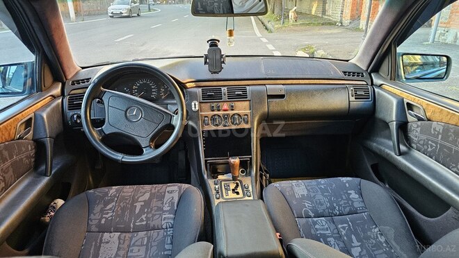 Mercedes E 240-10