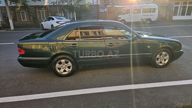 Mercedes E 240-4