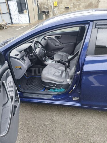 Hyundai Elantra-16