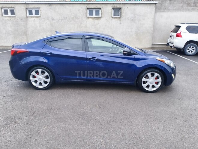 Hyundai Elantra-15
