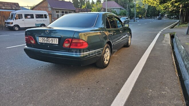Mercedes E 240-7