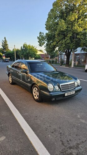 Mercedes E 240-5
