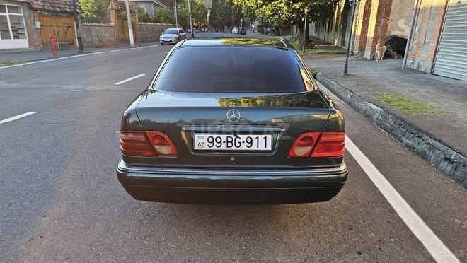 Mercedes E 240-6
