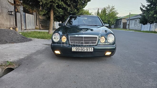 Mercedes E 240-2