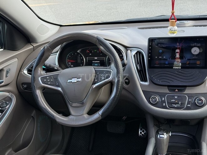 Chevrolet Malibu-12