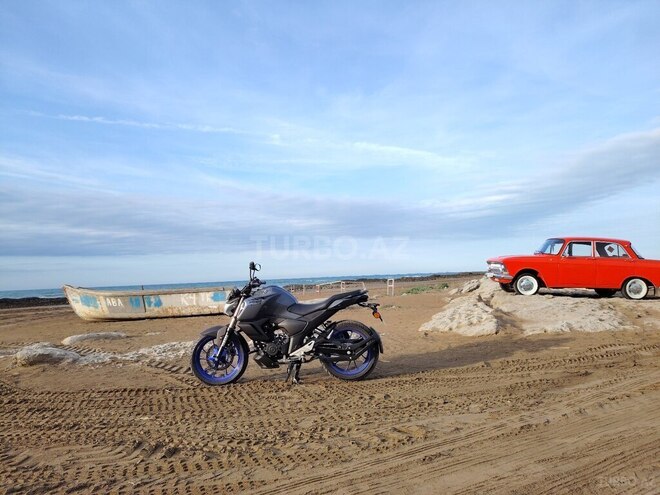 Yamaha FZ-S FI Deluxe-2