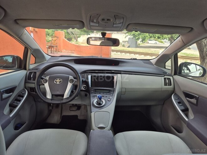 Toyota Prius-11
