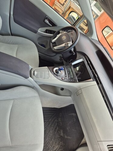 Toyota Prius-13