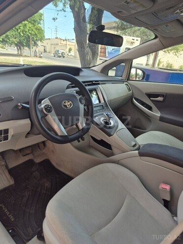 Toyota Prius-15