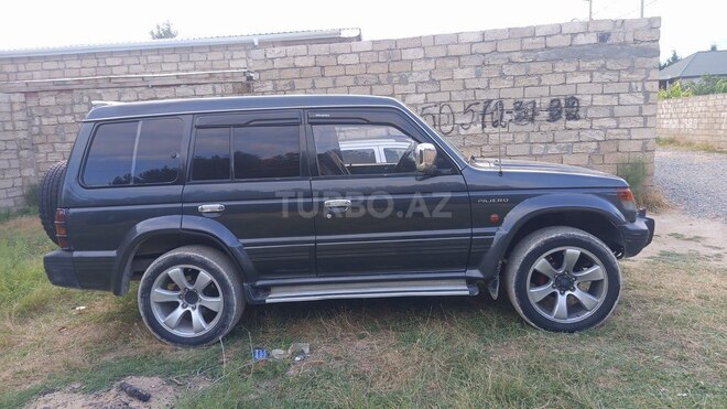 Mitsubishi Pajero-7