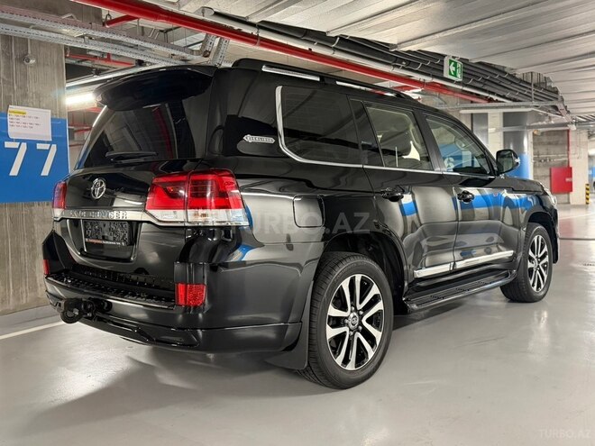 Toyota Land Cruiser-6