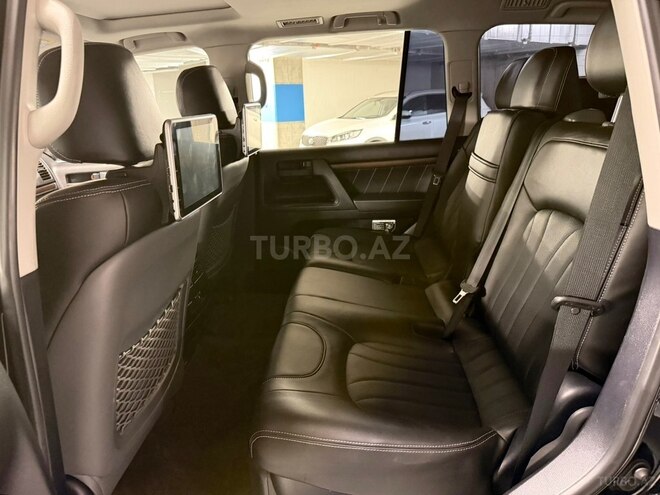 Toyota Land Cruiser-12