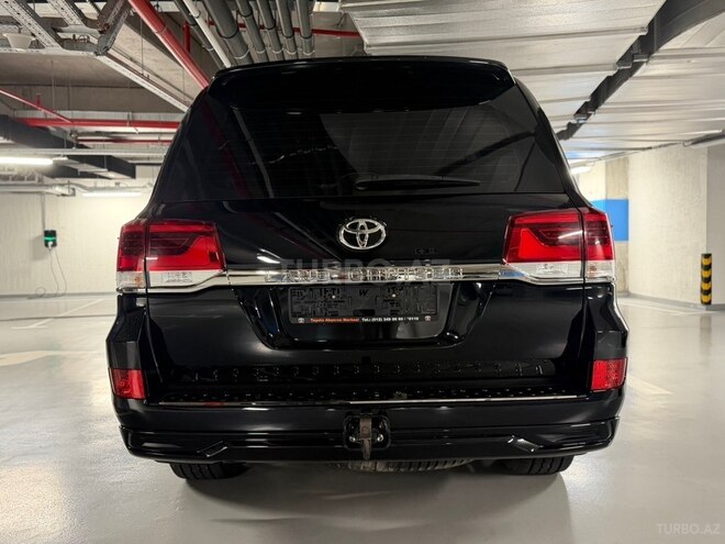 Toyota Land Cruiser-7
