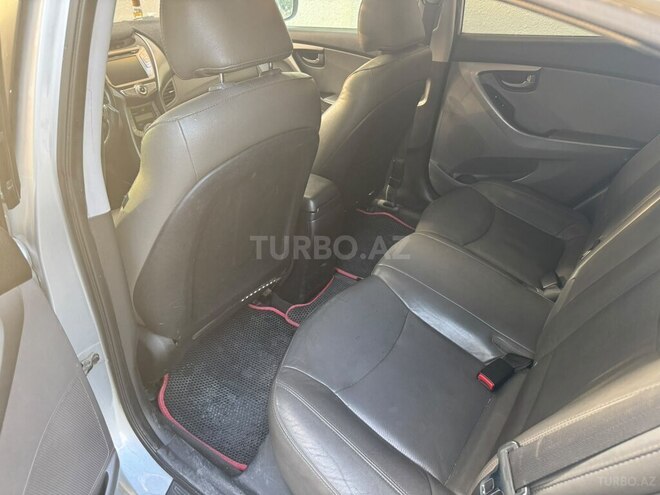 Hyundai Elantra-8