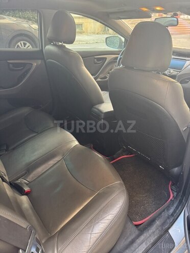Hyundai Elantra-6