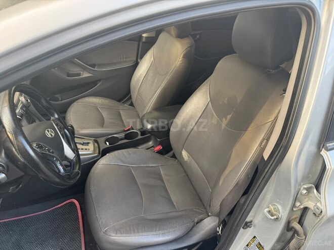 Hyundai Elantra-7