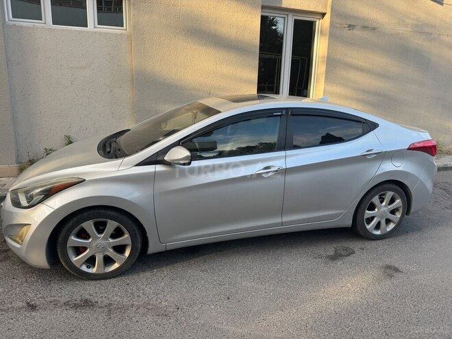 Hyundai Elantra-3