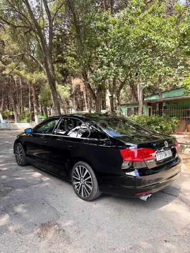 Volkswagen Jetta-11