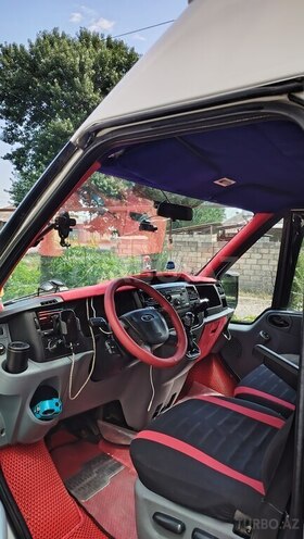 Ford Transit-5