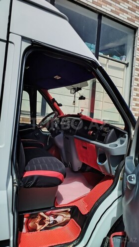 Ford Transit-6