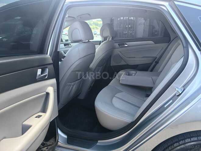 Hyundai Sonata-14