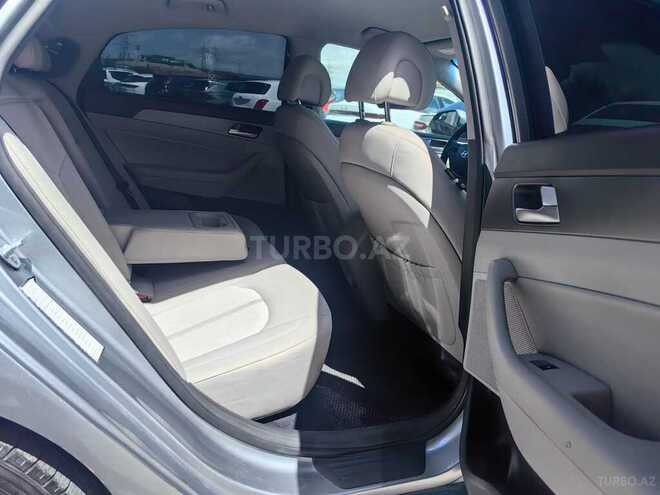 Hyundai Sonata-15