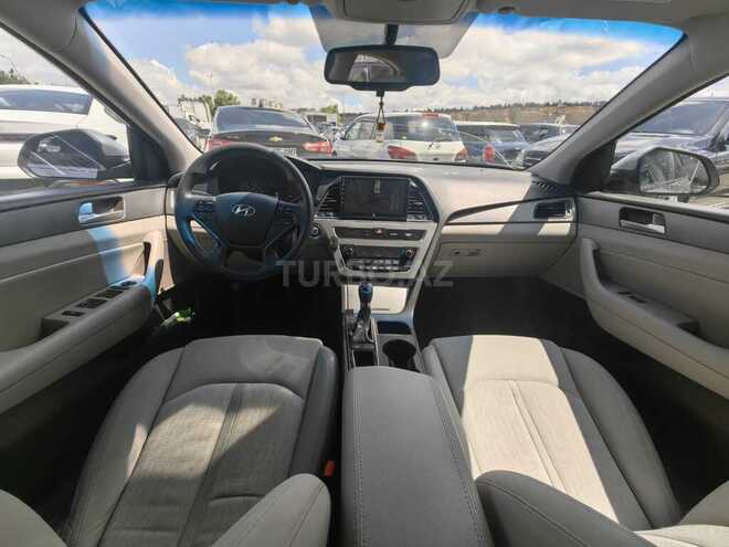 Hyundai Sonata-17