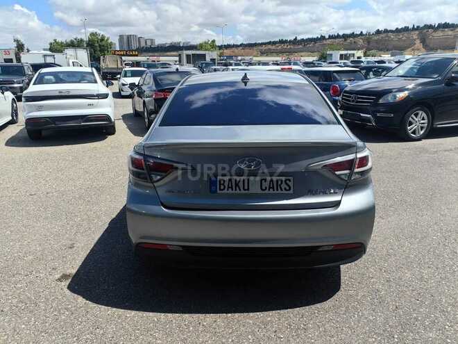 Hyundai Sonata-5