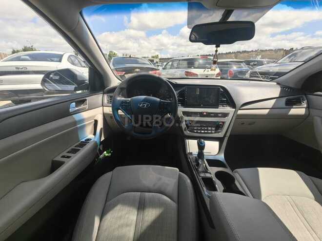 Hyundai Sonata-16