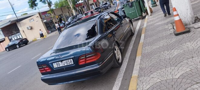 Mercedes E 220-3