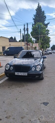 Mercedes E 220-1